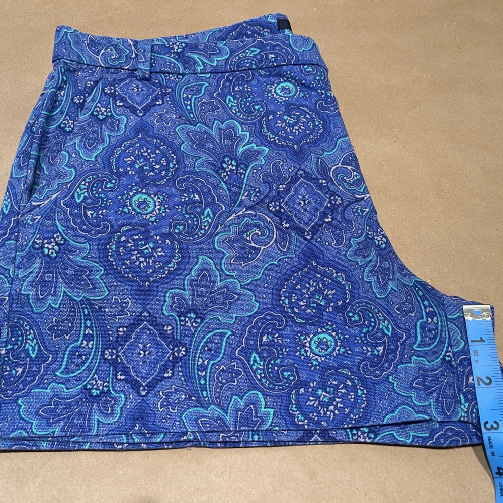 GAP Chino Short in blue floral paisley print. Size 8